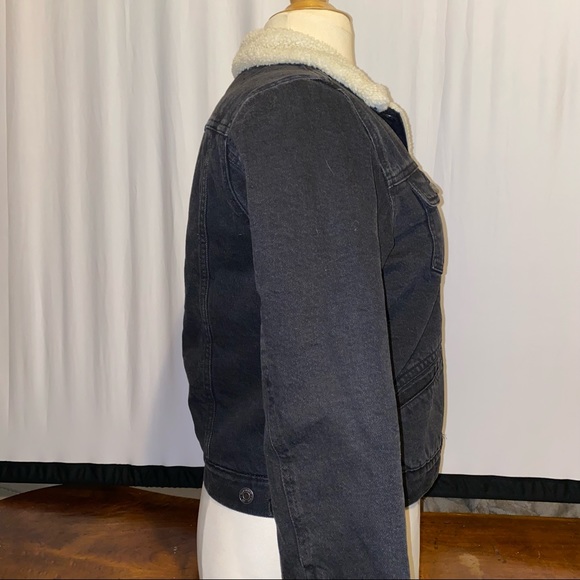 Gap black Jean jacket with fur inside - Picture 11 of 16